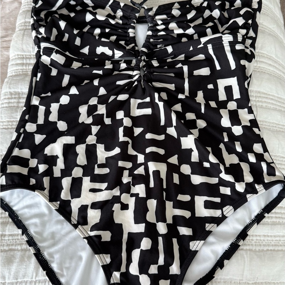 Banana Republic Black & White Geometric One-Piece Swimsuit